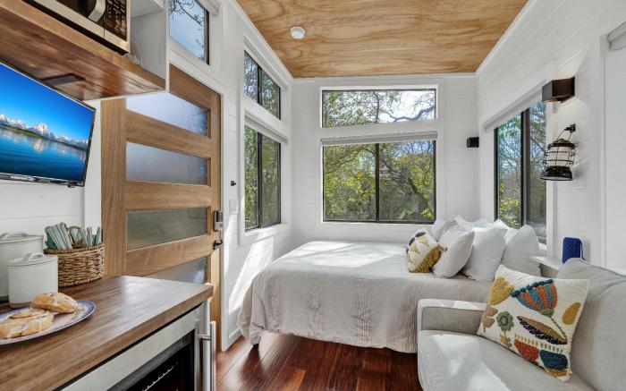 Selena-Romantic Tiny Home-Firepit
