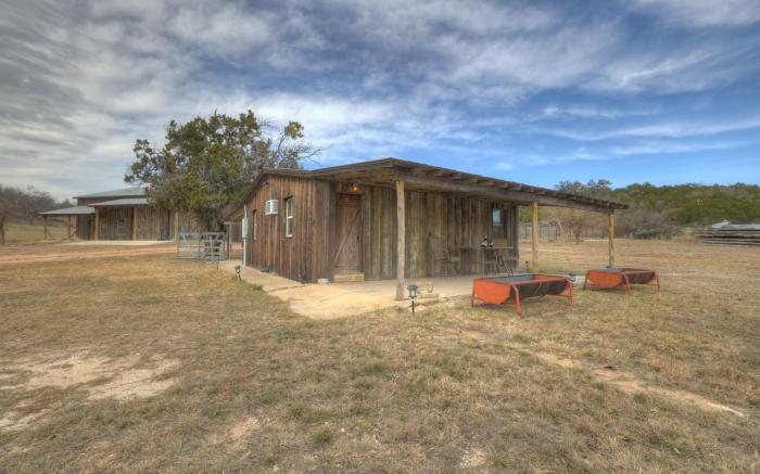 Ohana Ranch Cabin - 12 minutes to Historic Main St