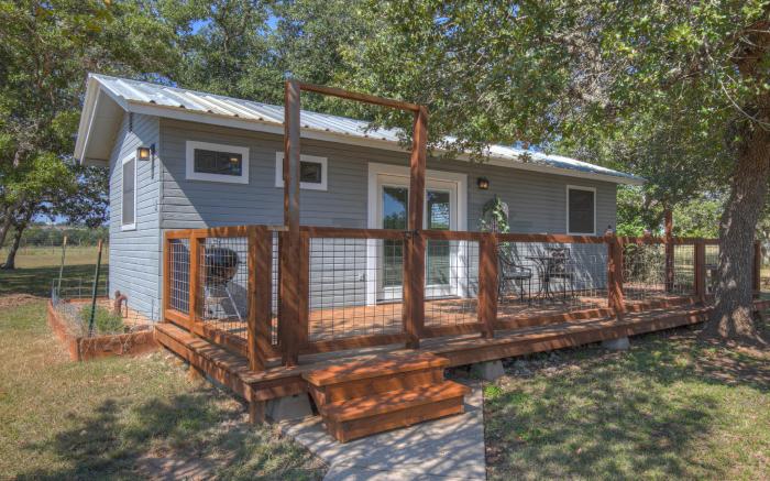 Grey Haus Casita-Peaceful Hill Country Views!