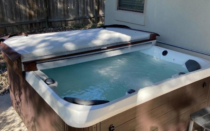 Upscale 5BR Home on Lake Travis with HotTub & Lake Views