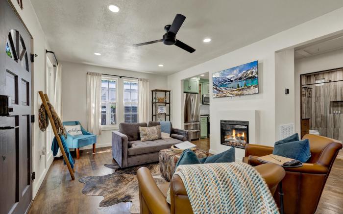 Southern Charm - Near Main With Hot Tub