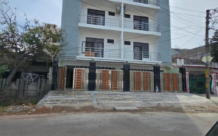 3 BHK in Krishna Nagar Lucknow ( LKO R202)