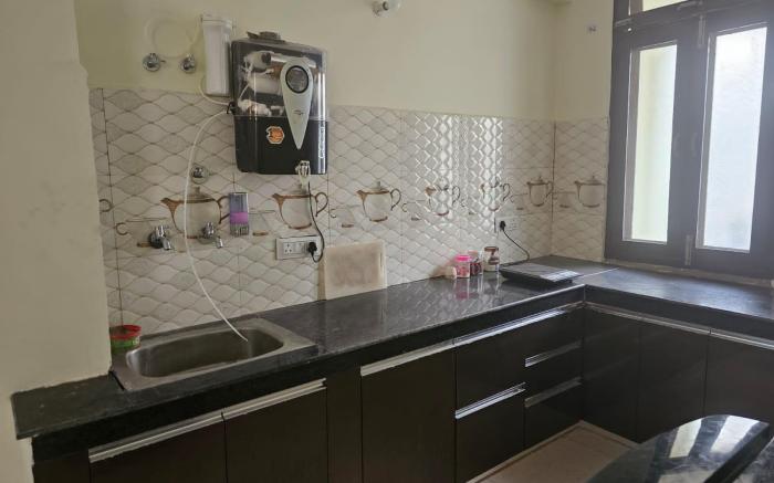 Nine BHK in Krishna Nagar Lucknow 
