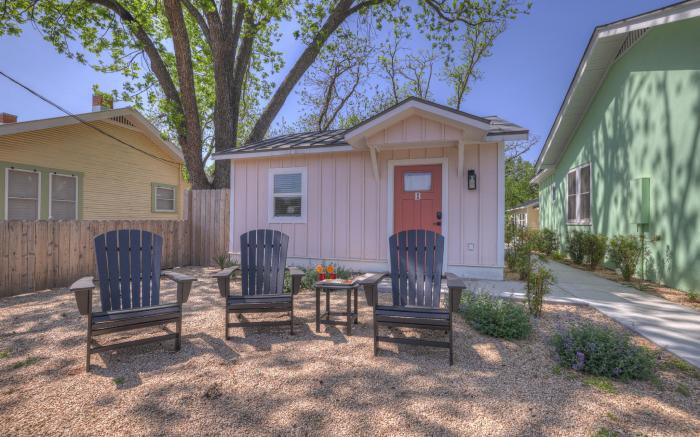 The Grove B Stylish Cottage - Walk to Main