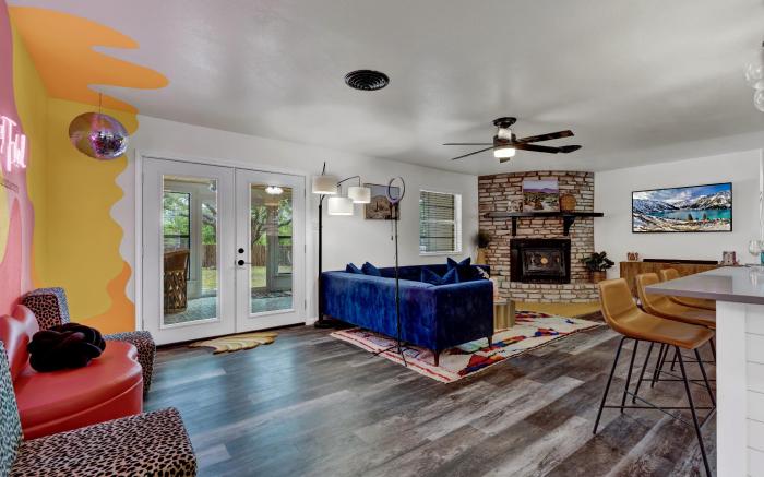 Eclectic Fun Haus with Hot Tub - 3 Min Drive to Main