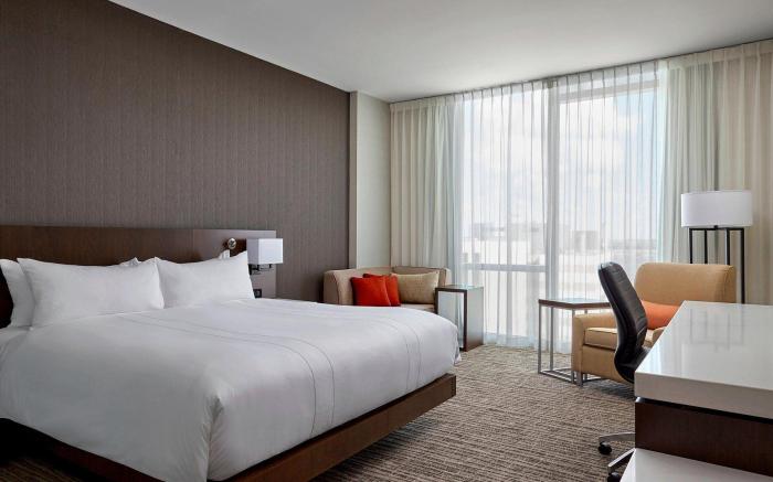 Calgary Airport Marriott In-Terminal Hotel