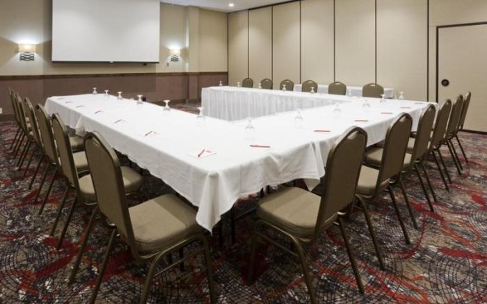 Holiday Inn Express and Suites Willmar By IHG
