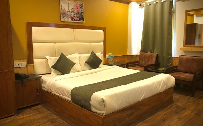 The Avenue Hotel , Manali ( River Side Hotel  )