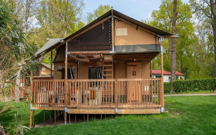 Glamping Tent by Lake De Rhederlaag