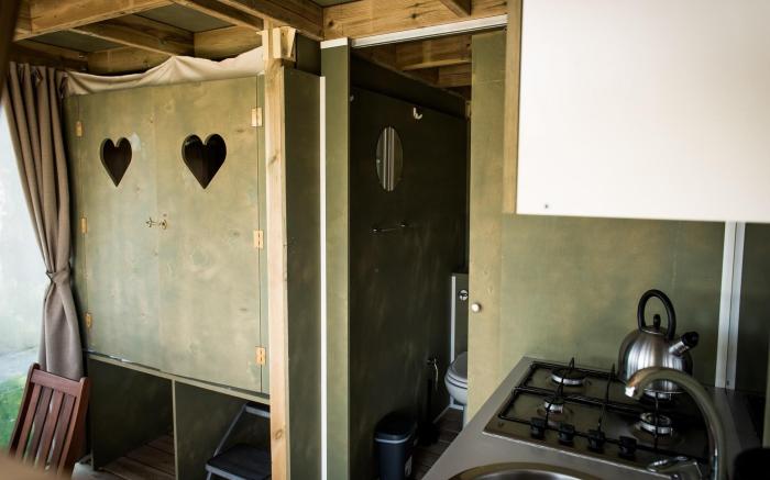 Tent lodge with bathroom 16 km from Maastricht