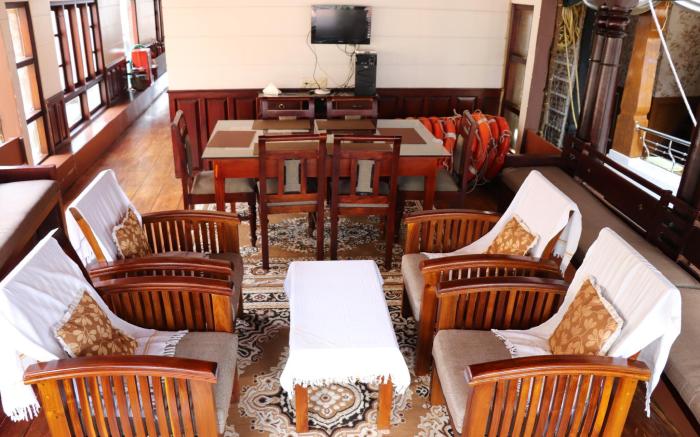 Sreekrishna Houseboat C/o Sreekrishna ayurveda Panchakarma Centre                               