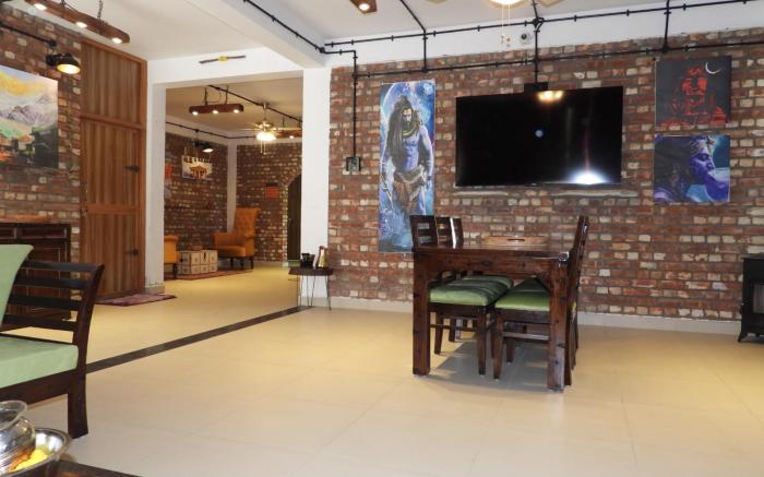 Goroomgo Mystic Kailasha Ukhimath