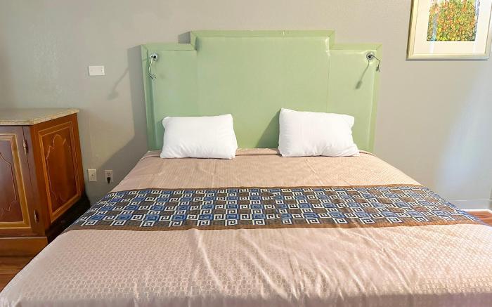 Hahira Inn By OYO near Valdosta