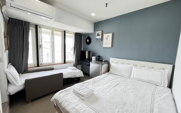 A3 City Hideaway: CBD Gem with MRT & Starbucks