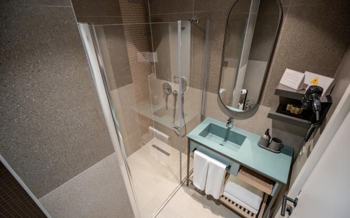 OLI HOTEL & SUITES