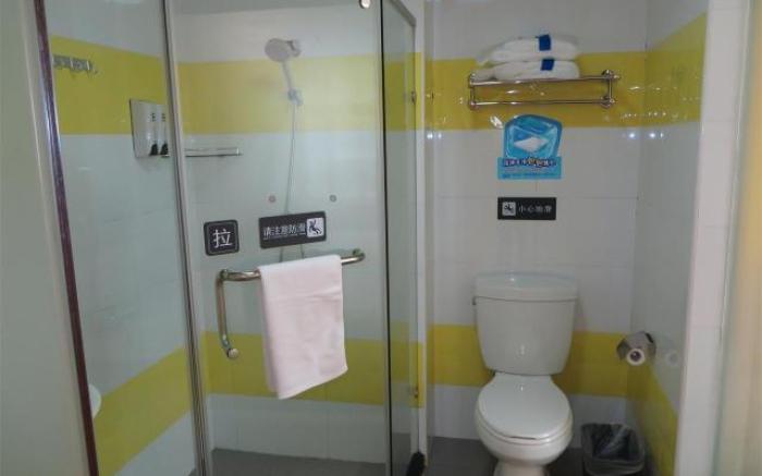 7 Days Inn Jinan Railway Station Jingyiwei 4th Branch