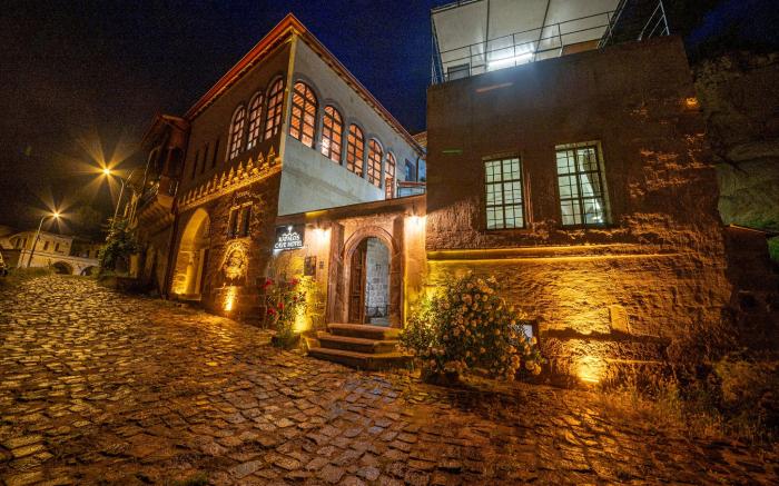 KAPALOS CAVE SUİTES