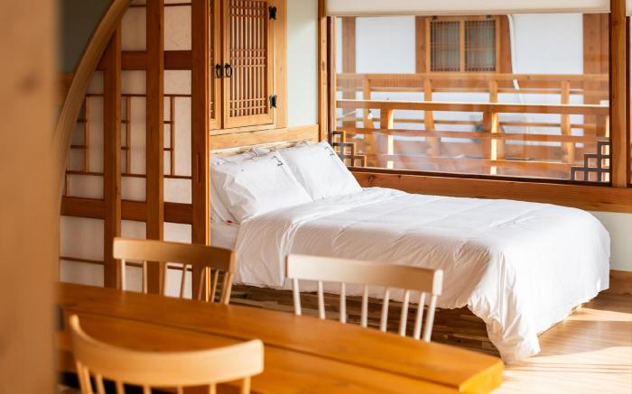 Gyeongju Jiseom Hanok Pool Villa Pension