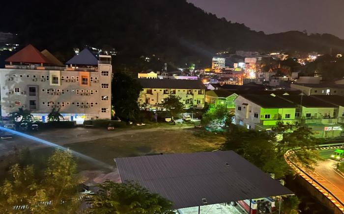 Hotel The Journey Patong New