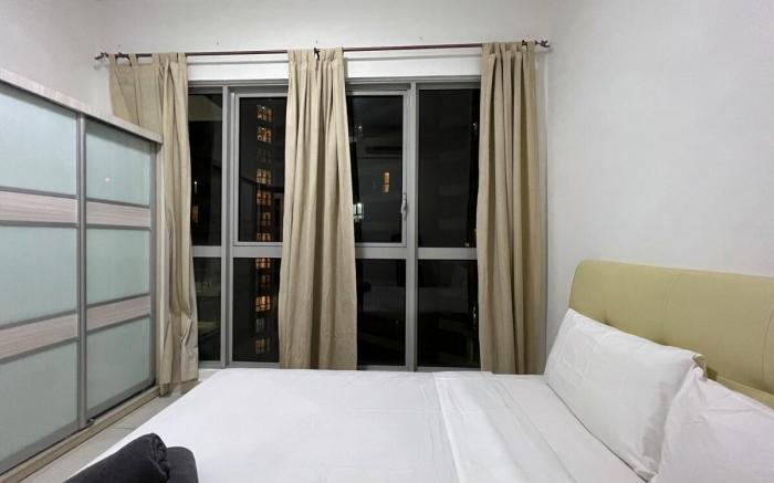 Charming 2BR Suites with Balcony@Regalia Residence