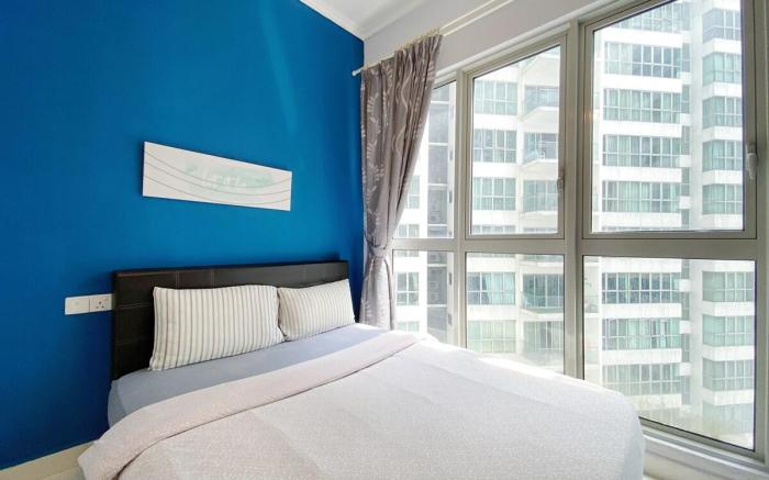 Relaxing 2BR Suite with Balcony @ Regalia
