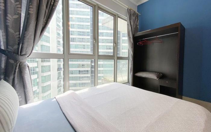 Relaxing 2BR Suite with Balcony @ Regalia