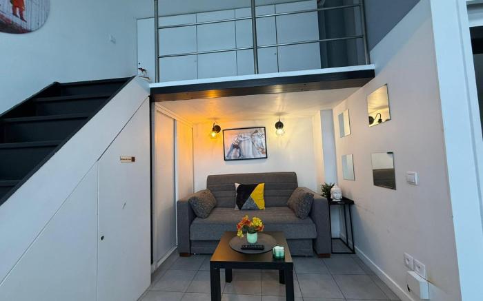 Spacious  bright Split Level Flat in the Fashionable Marais
