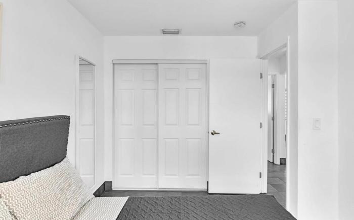 Charming 2BR Lakefront Cottage in Davie near Beach