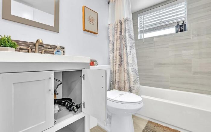 Hollywood Large Studio Close to Beach & Casino LB3
