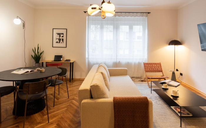Design 1BDR apartment w/ balcony
