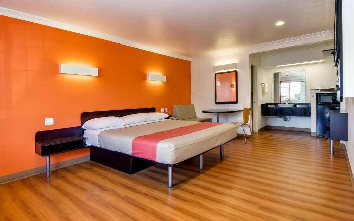 Motel 6 Garden Grove, CA