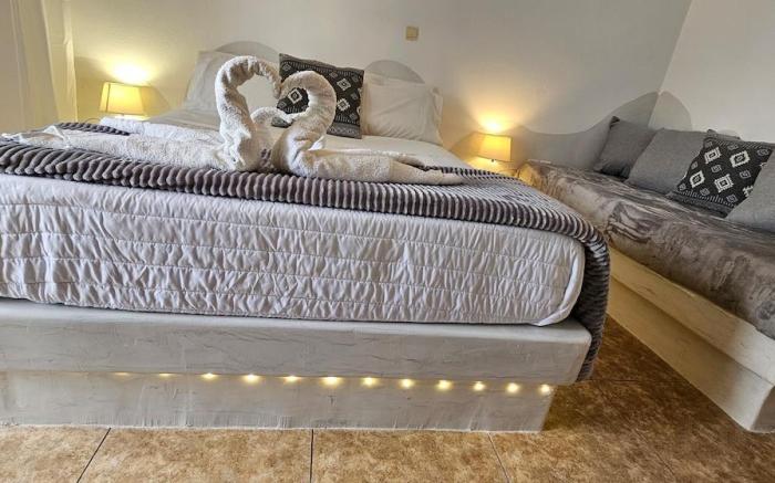 Cycladic  Studios 2 pleasure   3 Person
