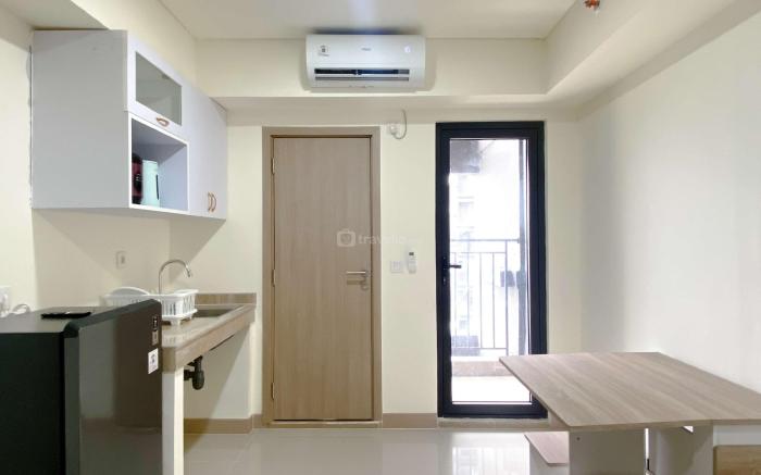 Minimalist Studio Meikarta Apartment By Travelio