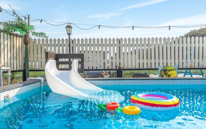 Anmyeondo Bangulbangul Kids Poolvilla