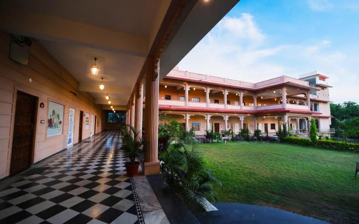 Jai niwas Palace