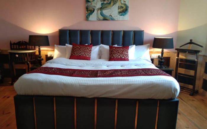Naldehra House