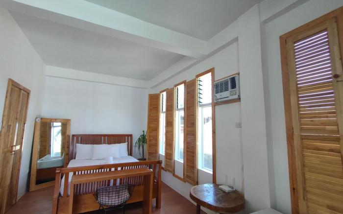 Absolute Beachfront Studio with Kitchen & Balcony