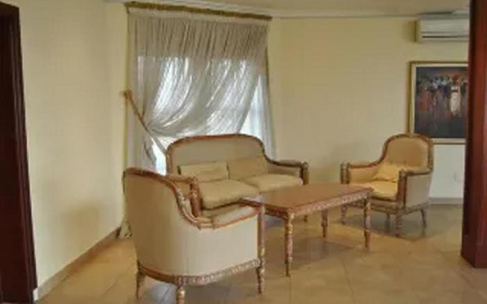 Three Arms (Carlson Hotel)