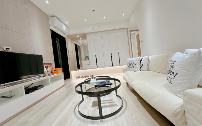 Aug hot sale/ Designer House MRT5min科技大樓站/免走樓梯附陽台