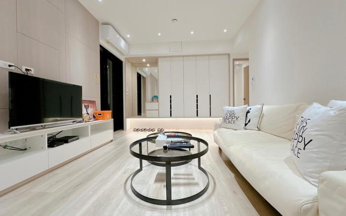 Aug hot sale/ Designer House MRT5min科技大樓站/免走樓梯附陽台