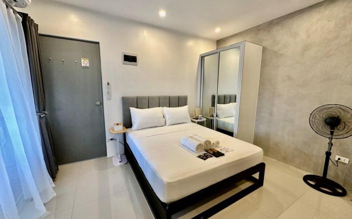 (2) Modern studio near SM Lipa /Queen bed