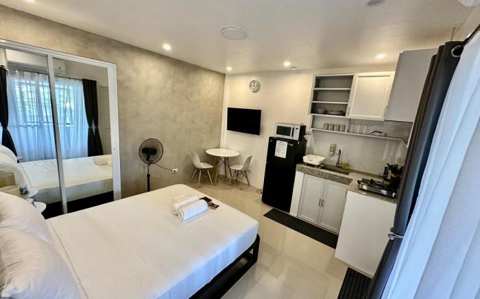 (2) Modern studio near SM Lipa /Queen bed