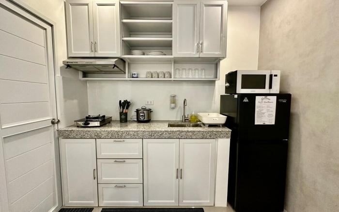Modern studio near SM Lipa /Queen bed (1)
