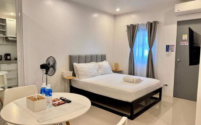 Modern studio near SM Lipa /Queen bed (1)