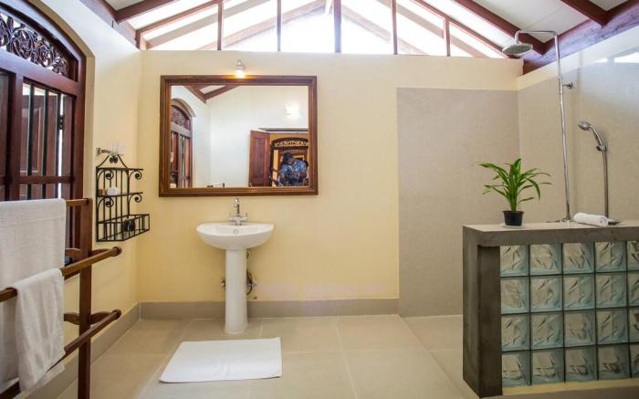 The Chalet - 2 Bedroom Whole Villa (Sleeps 4 to 6)