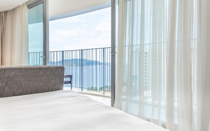 LYN Panorama Beachfront Studio