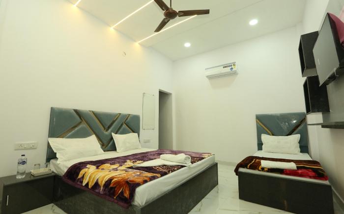 Aditya Home Stay