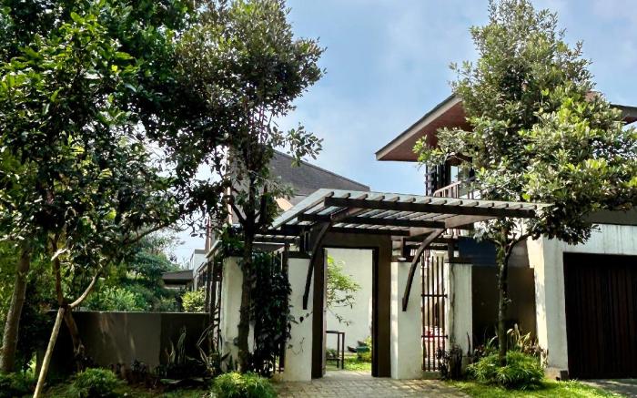 Garden Villa 3 Bedroom Vimala Hills Puncak 