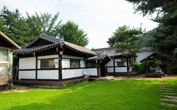Hongcheon Neoreunbawi Pension