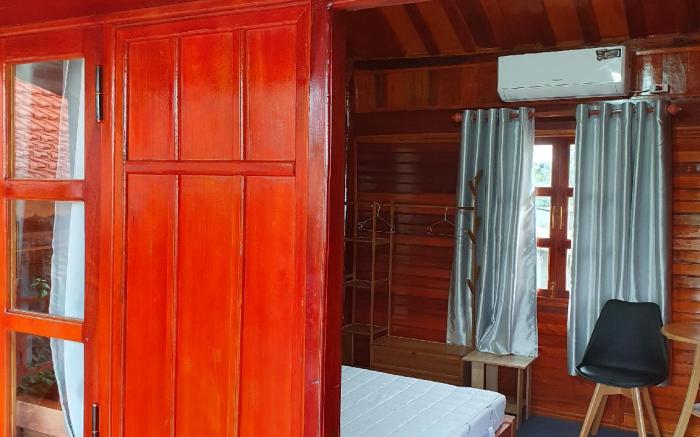 WOODEN HOMESTAY LAGI